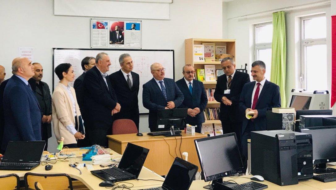 İlçemiz okulu Kozlu Endüstri Meslek Lisesi Endüstri 4.0 Atölyesi Zonguldak Valisi Sayın Erdoğan BEKTAŞ´ın ziyaretiyle açıldı.