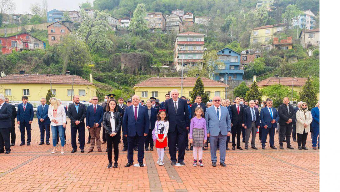Türkiye Büyük Millet Meclisimizin kuruluşunun 102. yılında 23 Nisan Ulusal Egemenlik ve Çocuk Bayramı Çelenk Koyma Törenini Kozlu Belediyesi Atatürk Anıtında gerçekleştirdik.