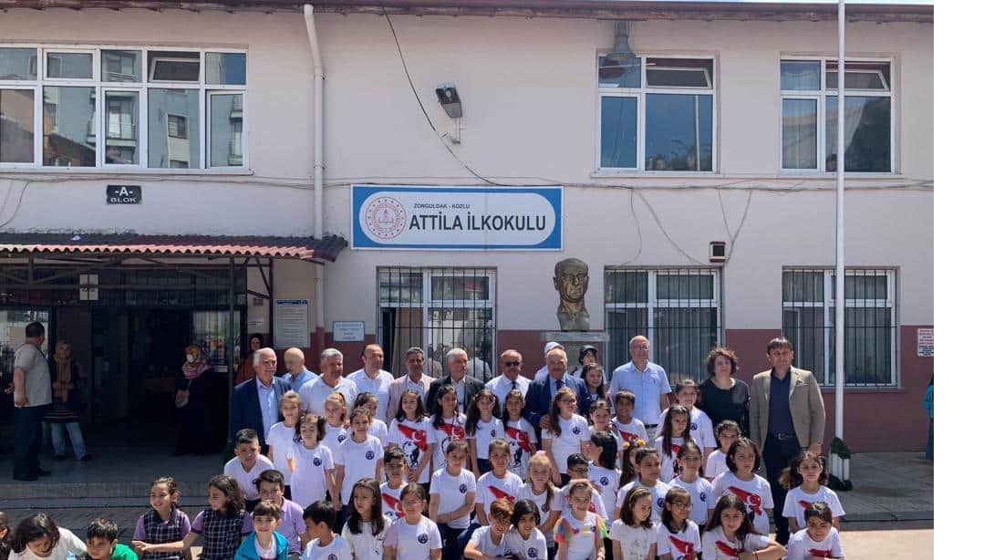 İlçe Millî Eğitim Müdürü Mansur GÖK Kozlu Attila İlkokulu Resim Sergisine Katıldı.