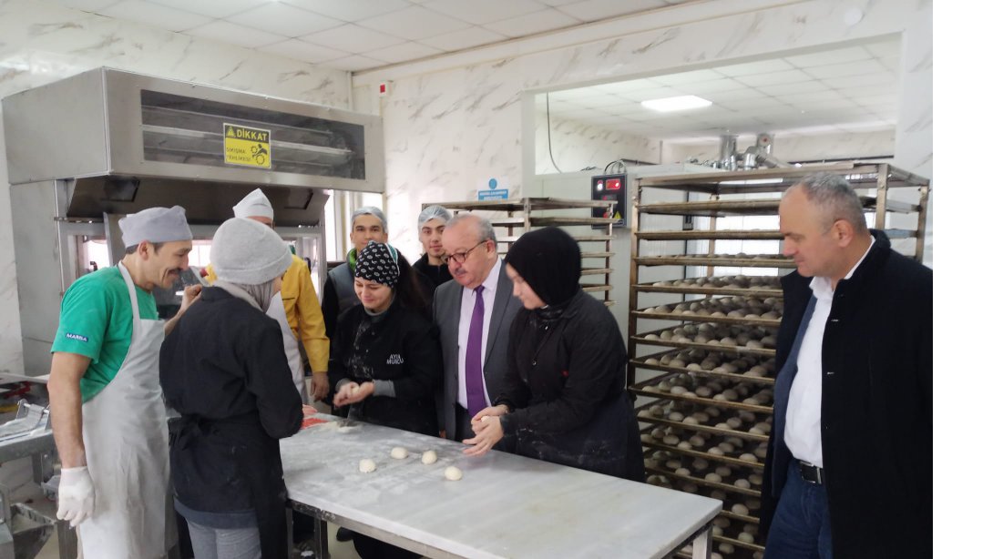 Kozlu Mesleki Teknik ve Anadolu Lisesimiz Her Gün 10.000 Ekmek Yaparak Deprem Bölgesine Gönderiyor.